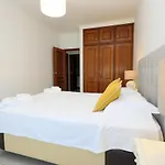 C23 - Parkway Entrance Apartment In Lagos